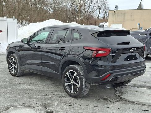 Used 2024 Chevrolet Trax RS w/ Sunroof Package image 4