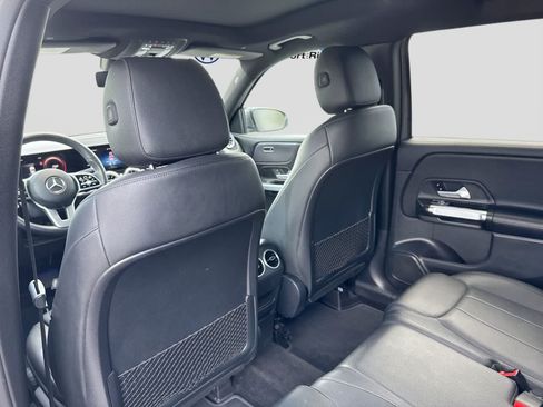 Used 2022 Mercedes-Benz GLB 250 image 17