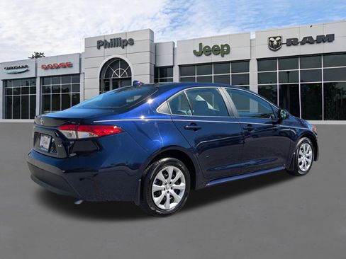 Used 2025 Toyota Corolla LE image 3