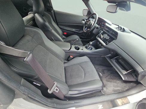 Used 2025 Nissan Z Performance w/ Floor Mat Package RWD image 8
