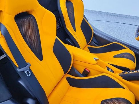 Used 2024 McLaren 750S Spider image 30