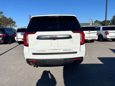 Used 2021 GMC Yukon XL Denali w/ Denali Premium Package image 6
