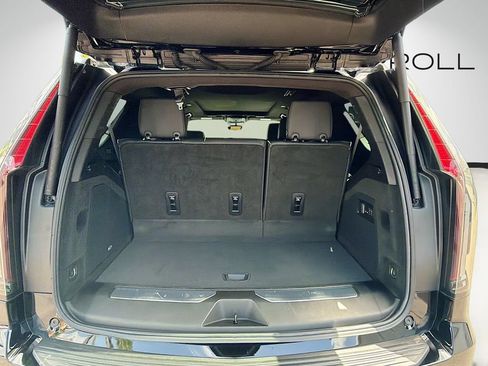 Used 2024 Cadillac Escalade Premium Luxury AWD/4WD image 12