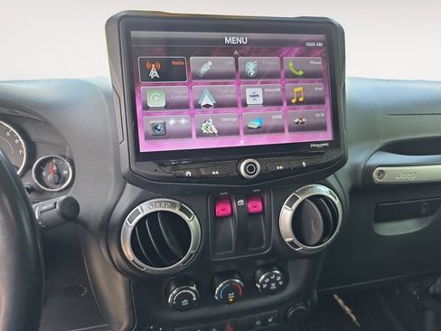 Used 2017 Jeep Wrangler Sahara w/ Connectivity Group AWD/4WD image 10