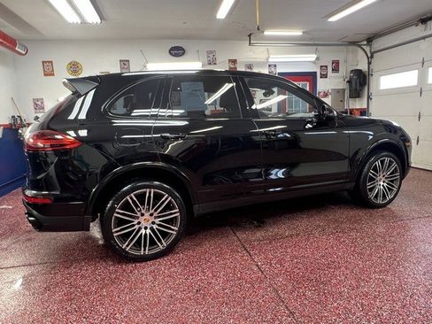 Used 2018 Porsche Cayenne Platinum Edition image 3