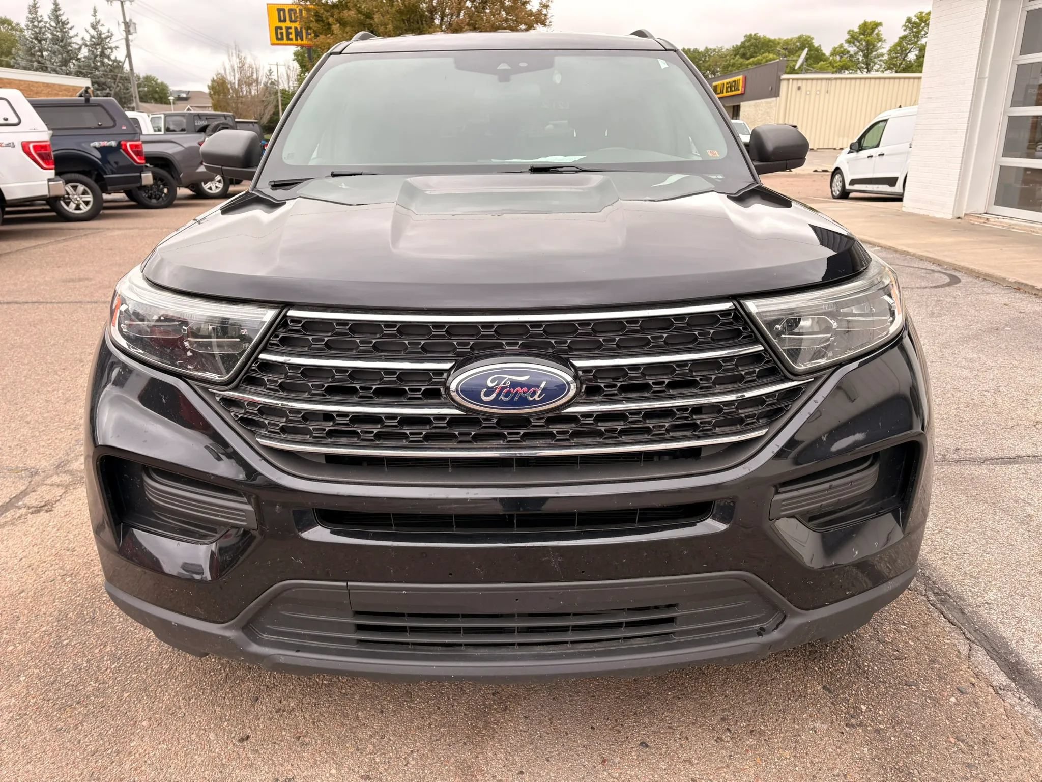 Used 2020 Ford Explorer XLT w/ Comfort Package AWD/4WD image 3