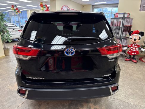 Used 2019 Toyota Highlander Limited Platinum image 12