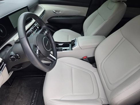 Certified 2025 Hyundai Tucson SEL FWD image 12