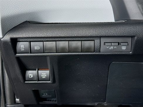 Certified 2026 Toyota Sienna LE FWD image 10