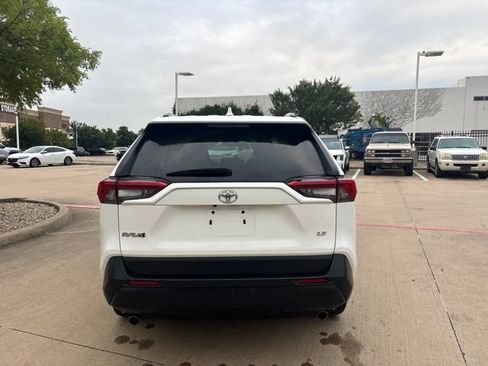 Used 2020 Toyota RAV4 LE FWD image 6