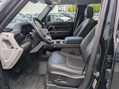 Used 2025 Land Rover Defender 110 S image 27