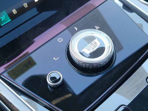 Used 2025 Cadillac Escalade Sport Platinum w/ LPO, ONYX Package image 42