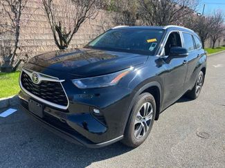Used 2024 Toyota Highlander XLE video 1