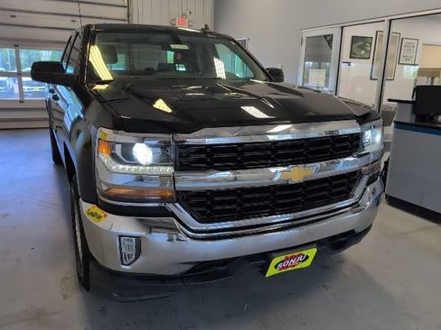 Used 2018 Chevrolet Silverado 1500 LT w/ All Star Edition AWD/4WD image 32