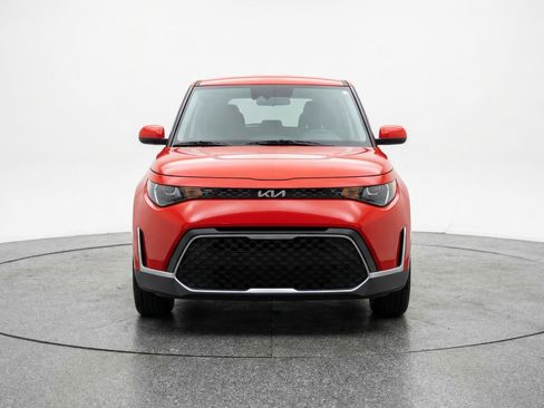 Used 2025 Kia Soul LX w/ LX Technology Package FWD image 2
