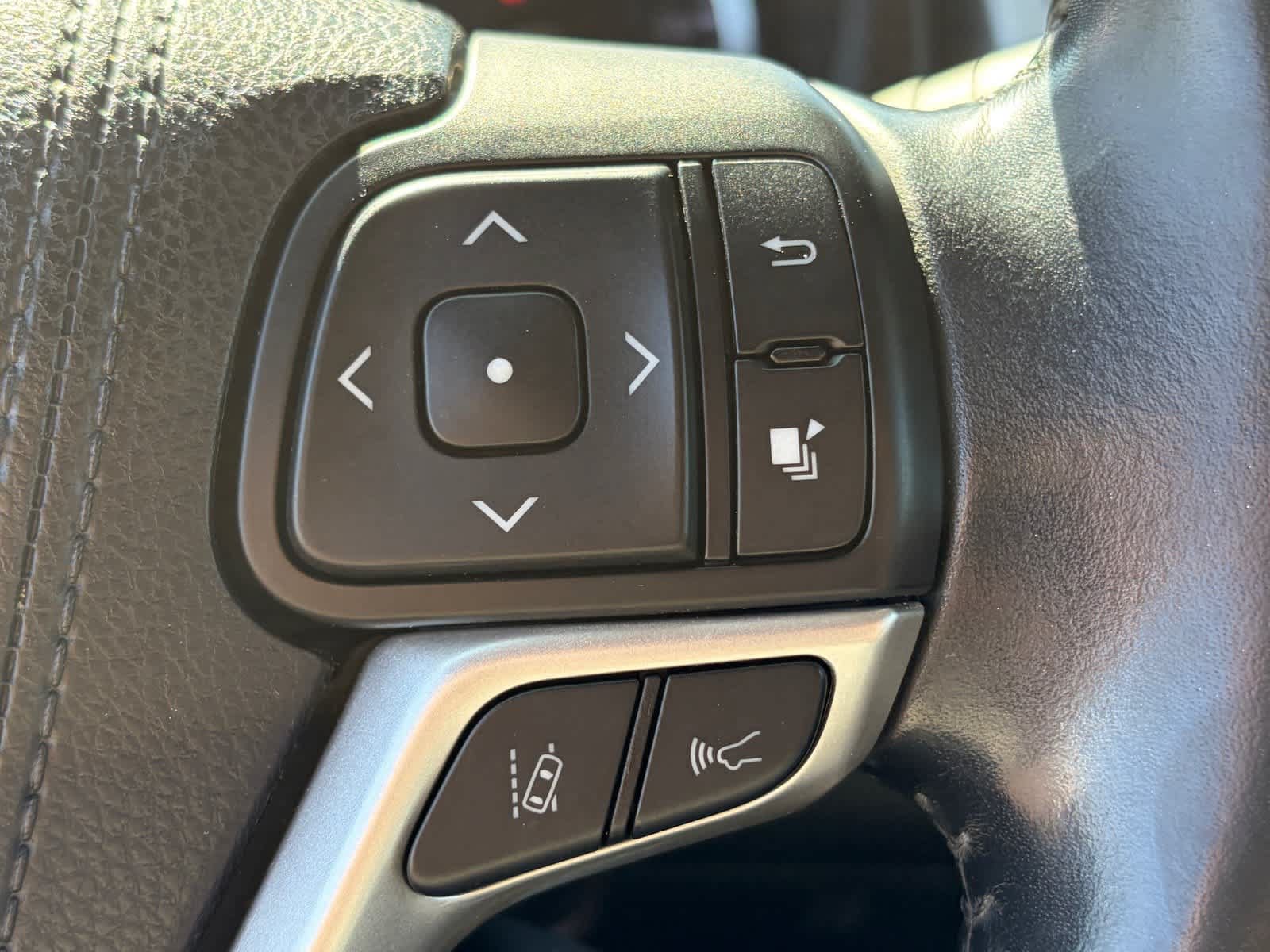 Used 2018 Toyota Highlander Limited w/ Carpet Mat Package (TMS) AWD/4WD image 14