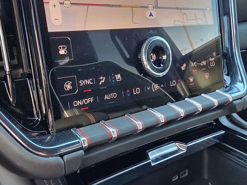 Used 2025 GMC Yukon XL AT4 Ultimate image 19