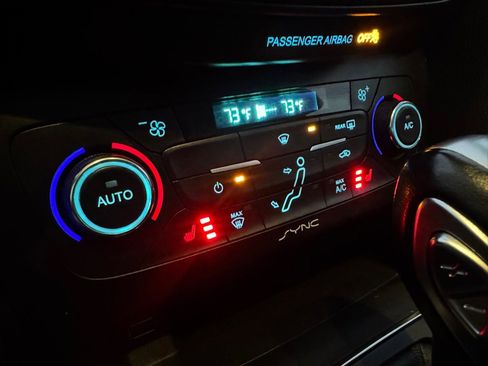 Used 2017 Ford Focus Titanium w/ Titanium Technology Package image 17