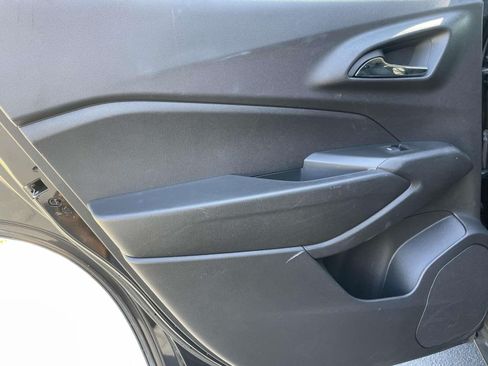 Used 2025 Chevrolet Trax LT w/ LT Convenience Package FWD image 13