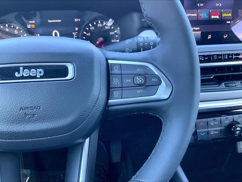 Certified 2023 Jeep Compass Limited AWD/4WD image 23