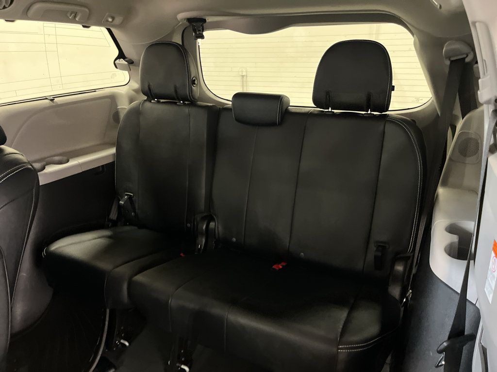 Used 2019 Toyota Sienna SE w/ SE Preferred Package AWD/4WD image 44