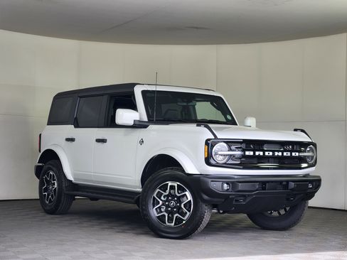 New 2026 Ford Bronco Outer Banks image 1