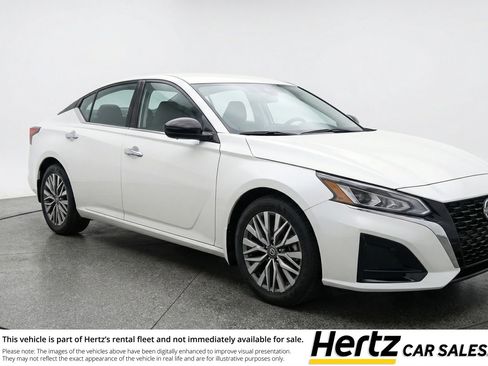 Used 2025 Nissan Altima 2.5 SV image 1