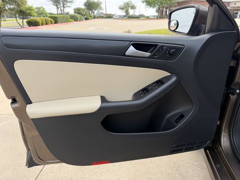 Used 2014 Volkswagen Jetta SE FWD image 19