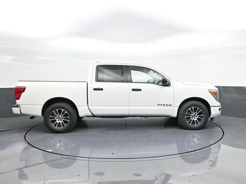 Used 2022 Nissan Titan SV RWD image 24