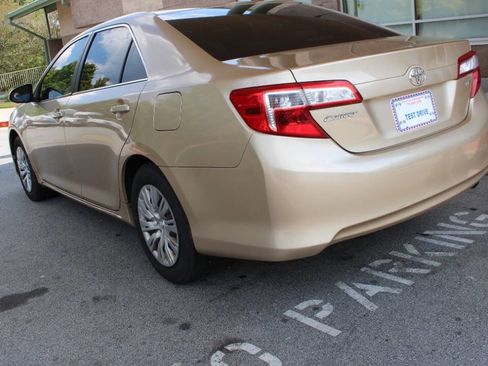Used 2012 Toyota Camry LE image 21