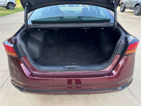 Used 2024 Nissan Altima 2.5 SV FWD image 19