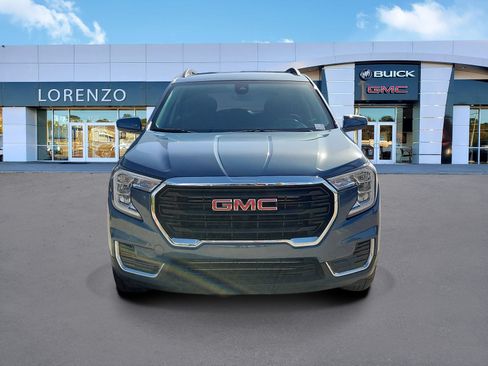 Used 2024 GMC Terrain SLE w/ Driver Convenience Package FWD image 2