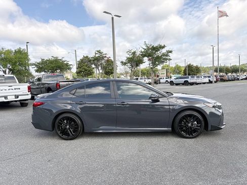 Used 2025 Toyota Camry SE FWD image 2