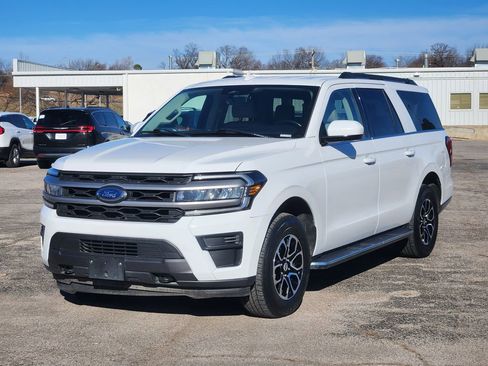Used 2023 Ford Expedition Max XLT image 3