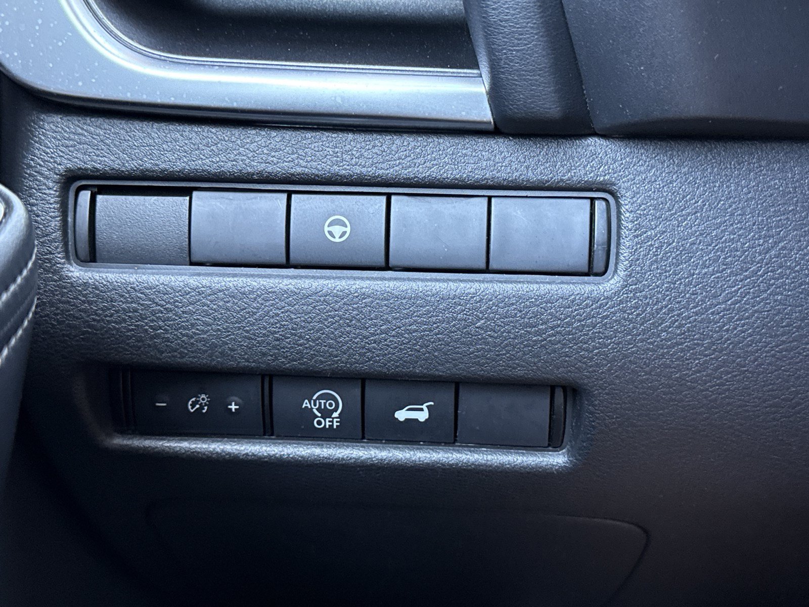 Used 2024 Nissan Rogue SV AWD/4WD image 18