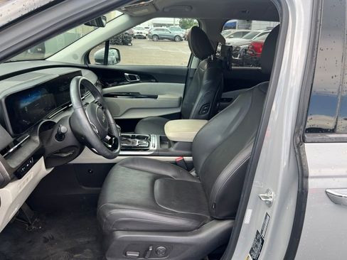 Used 2024 Kia Carnival SX FWD image 6