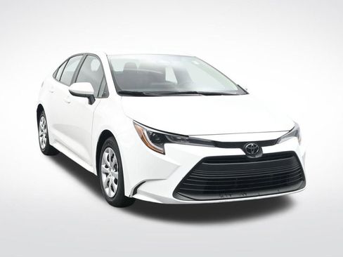 Used 2024 Toyota Corolla LE image 3