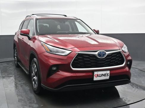 Used 2024 Toyota Highlander XLE image 6