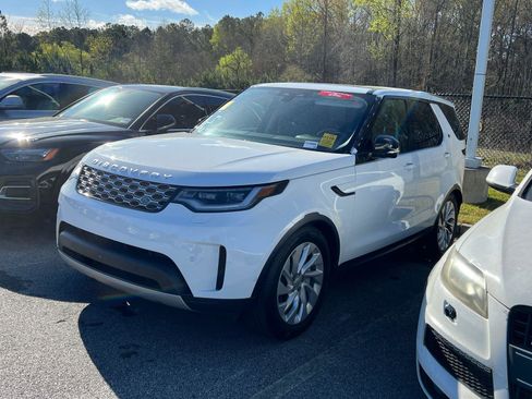 Used 2024 Land Rover Discovery S image 1