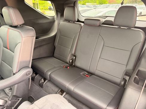Used 2024 Chevrolet Traverse RS FWD image 19