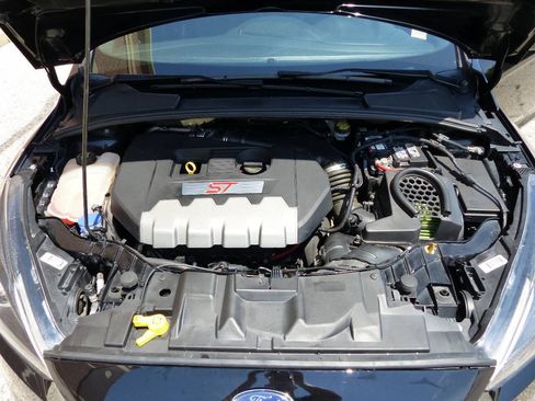 Used 2018 Ford Focus ST FWD image 17
