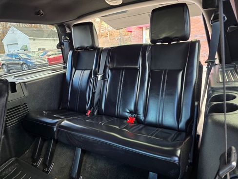 Used 2016 Lincoln Navigator Select image 12