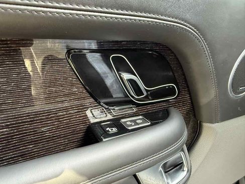 Used 2018 Land Rover Range Rover Long Wheelbase Autobiography image 24