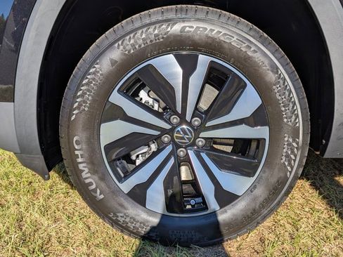 New 2026 Volkswagen Atlas Cross Sport SE image 9