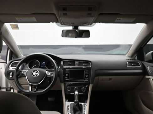 Used 2018 Volkswagen Golf S image 25