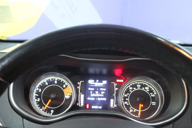 Used 2019 Jeep Cherokee Latitude w/ Cold Weather Group FWD image 18