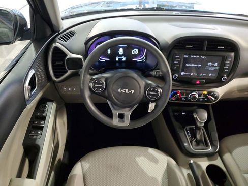 Used 2025 Kia Soul LX FWD image 12