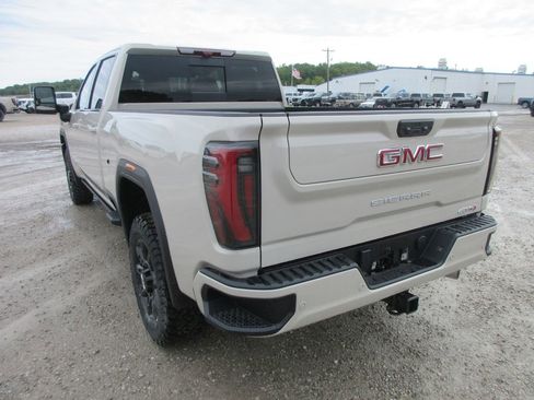 New 2026 GMC Sierra 2500 AT4 w/ AT4 Premium Plus Package AWD/4WD image 9