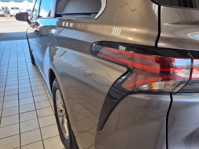 Used 2022 Toyota Sienna XLE AWD/4WD image 10