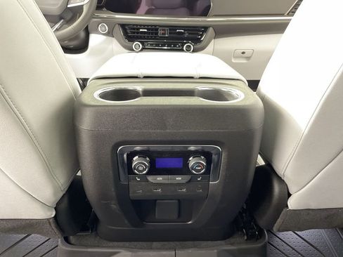 New 2025 Chevrolet Suburban Premier image 22